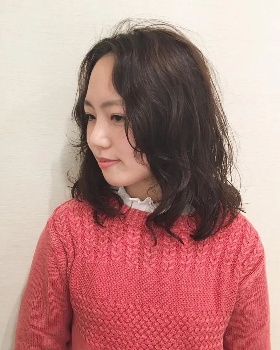 セミロング カラー パーマ セミロングパーマ くせ毛 ニュアンスパーマ 白浜 サキのヘアスタイル