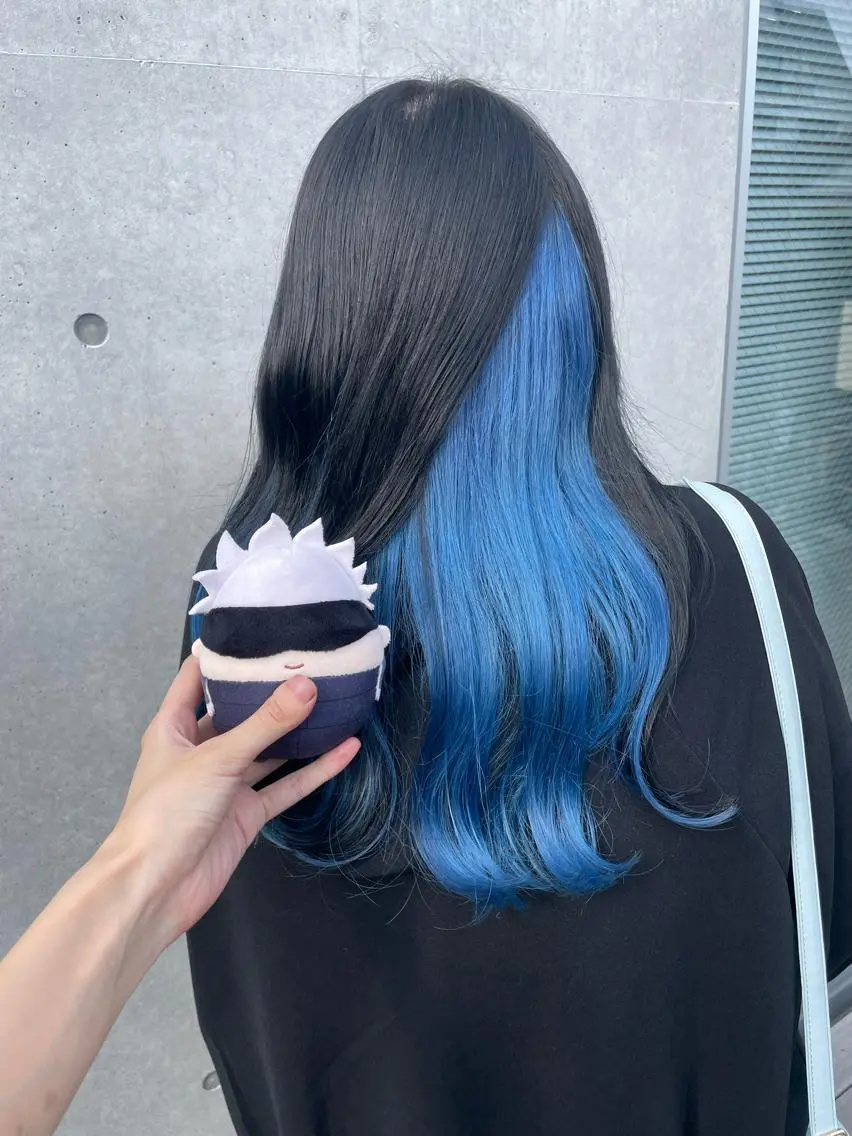 ミディアム カラー インナーカラー 推し ブリーチ 髪質改善のヘアスタイル