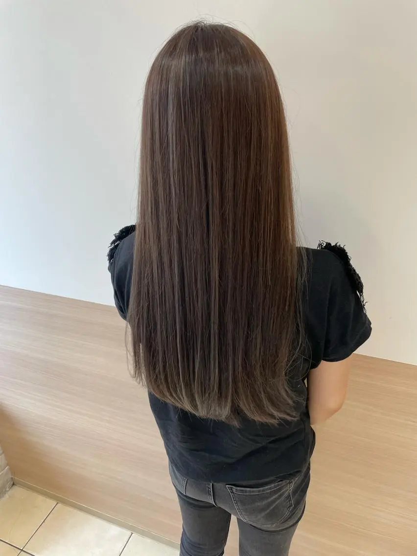 ロング カラー ブリーチ ブラウンカラー ハイライトカラー モカブラウン ナチュラルブラウン 天野 瑠真のヘアスタイル