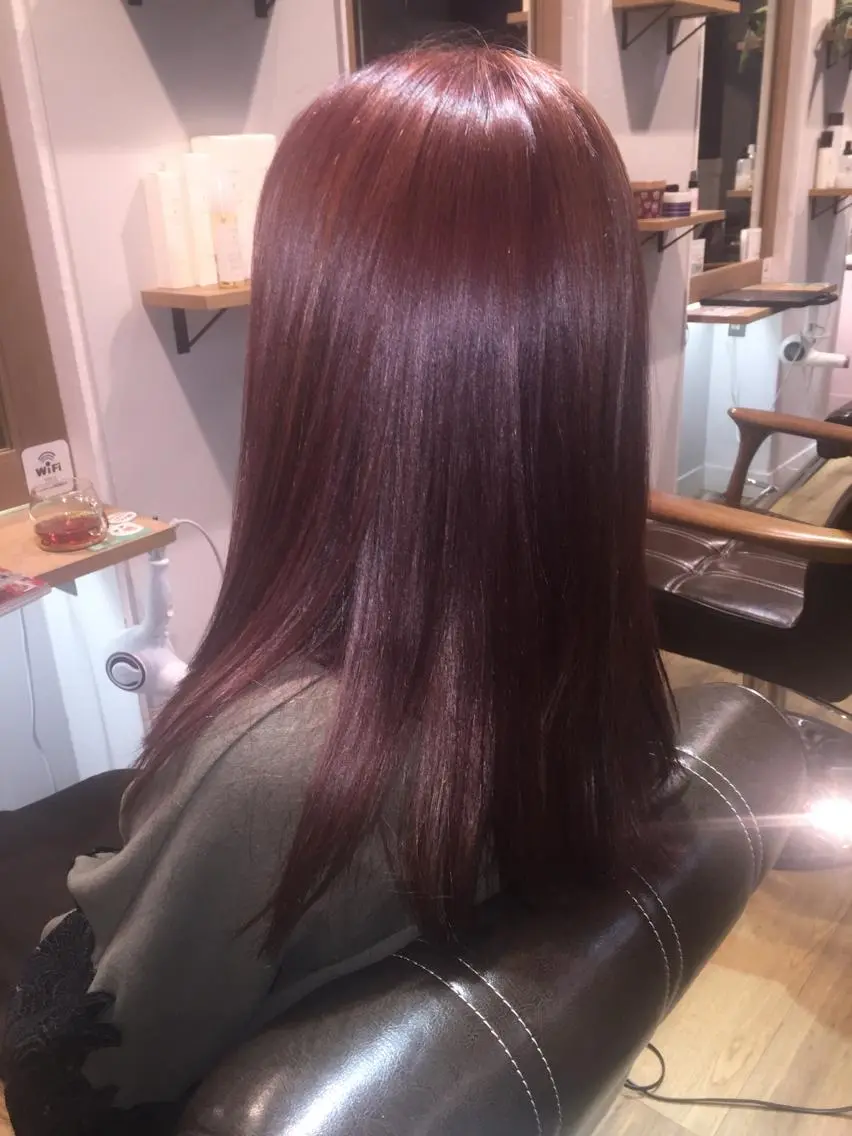 ロング カラー ブリーチ ハイトーンカラー レッドカラー バイオレットカラー ツキダテ ユイのヘアスタイル