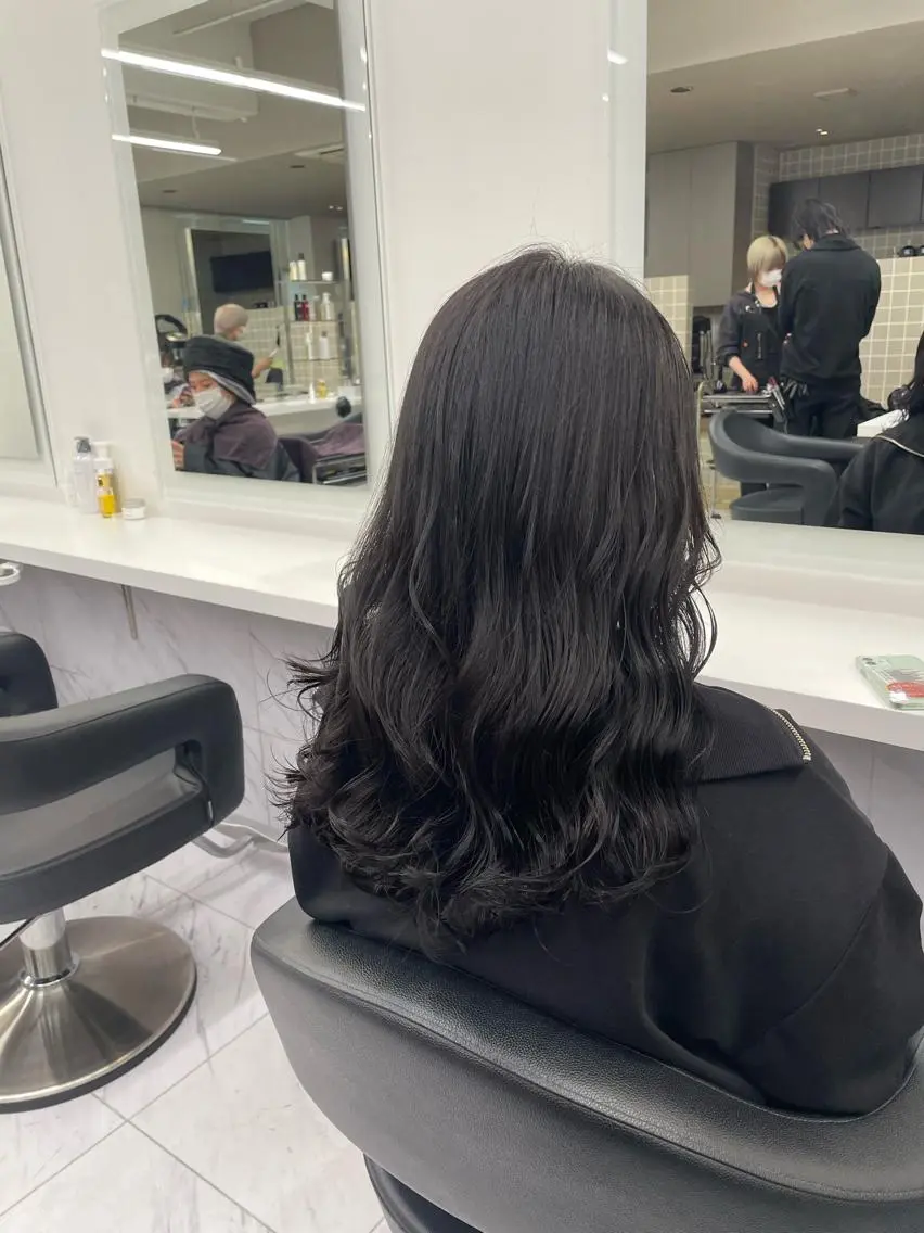 ミディアム カラー パーマ ヘアアレンジ メンズ キッズ ネイル マツエク・マツパ アイブロウ カット パーマ トリートメント 🦋韓国レイヤー｜ 透明感グレージュ🦋のヘアスタイル