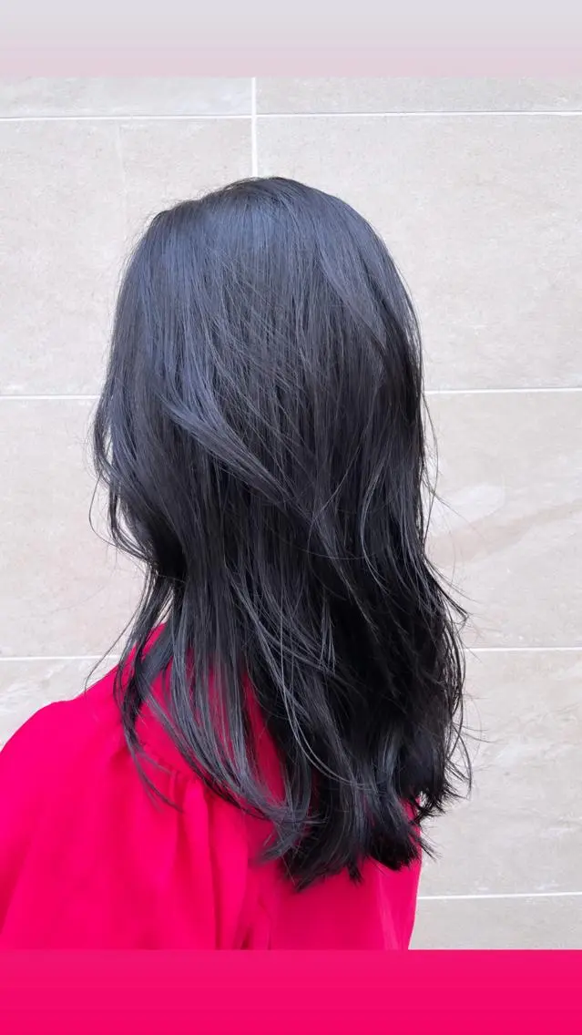 セミロング カラー 黒髪 パープルカラー HIBIKI/原宿 ハッシュカット🪄のヘアスタイル