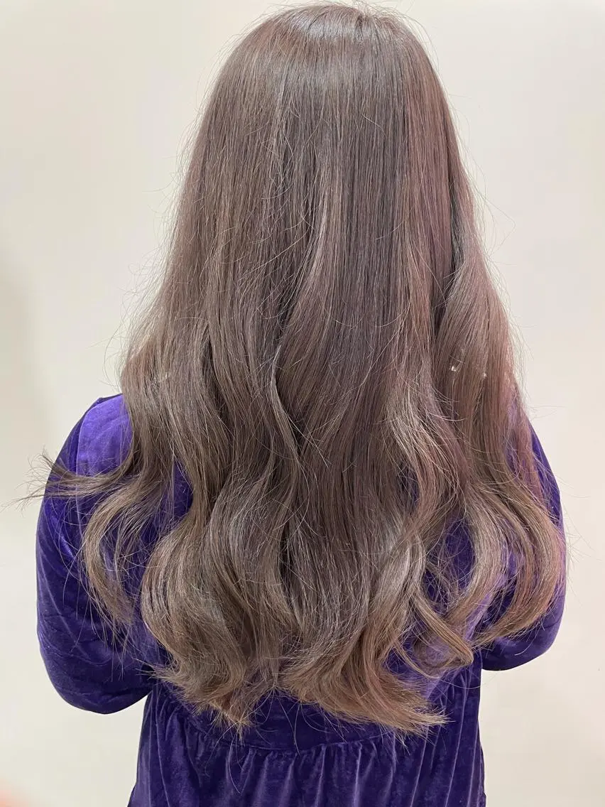 ロング カラー グレージュ アイスグレージュ 髪質改善ストレート 韓国風レイヤー池袋のヘアスタイル
