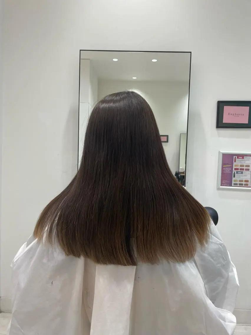 セミロング 髪質改善ストレート 韓国風レイヤー池袋のヘアスタイル