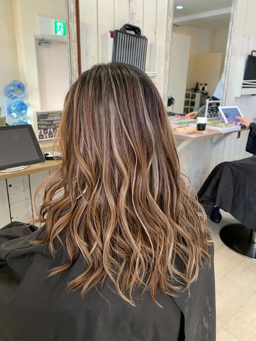 セミロング ハイライト 高山 滉太のヘアスタイル