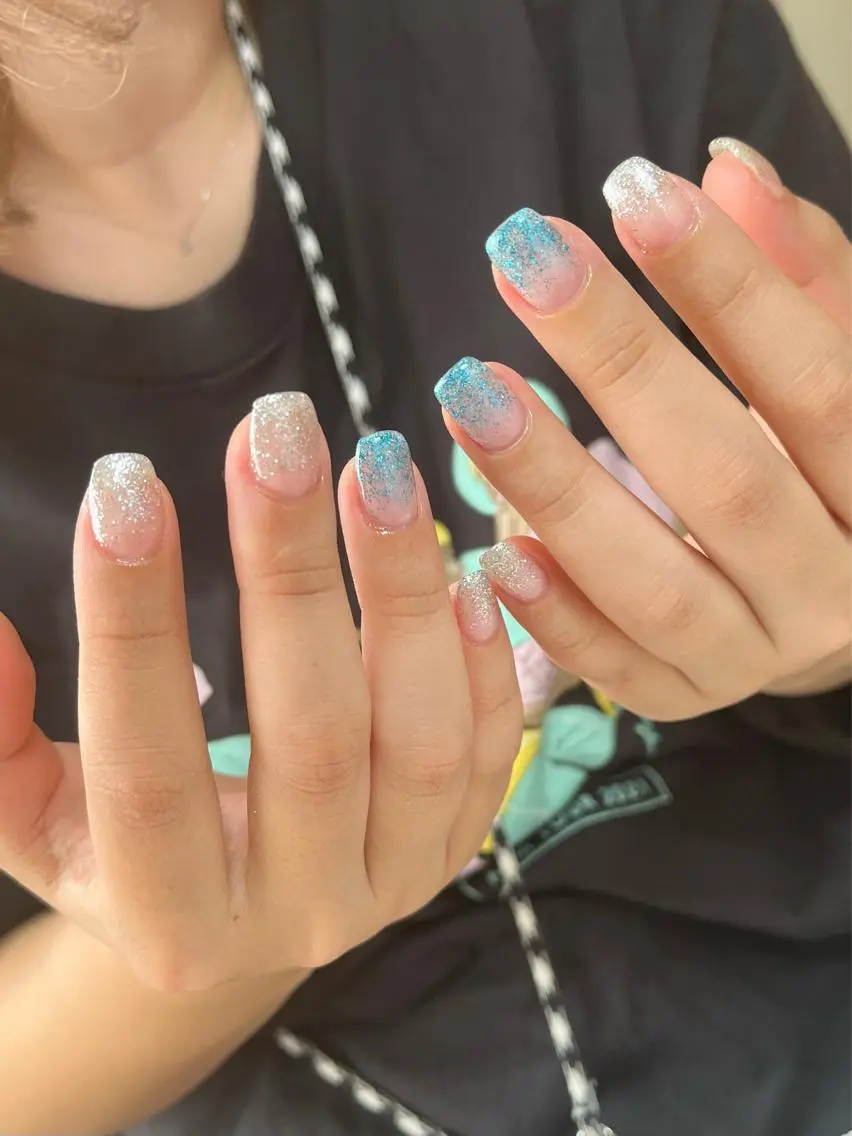 ネイル ジェルネイル キラキラネイル 韓国ネイル パラジェル ワンホンネイル nails' it...のネイルデザイン