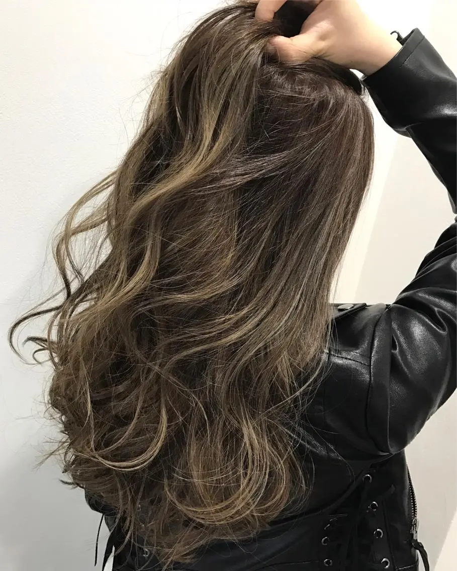 ロング カラー アッシュ ベージュカラー ハイライトカラー ハイライト 若杉 諒のヘアスタイル