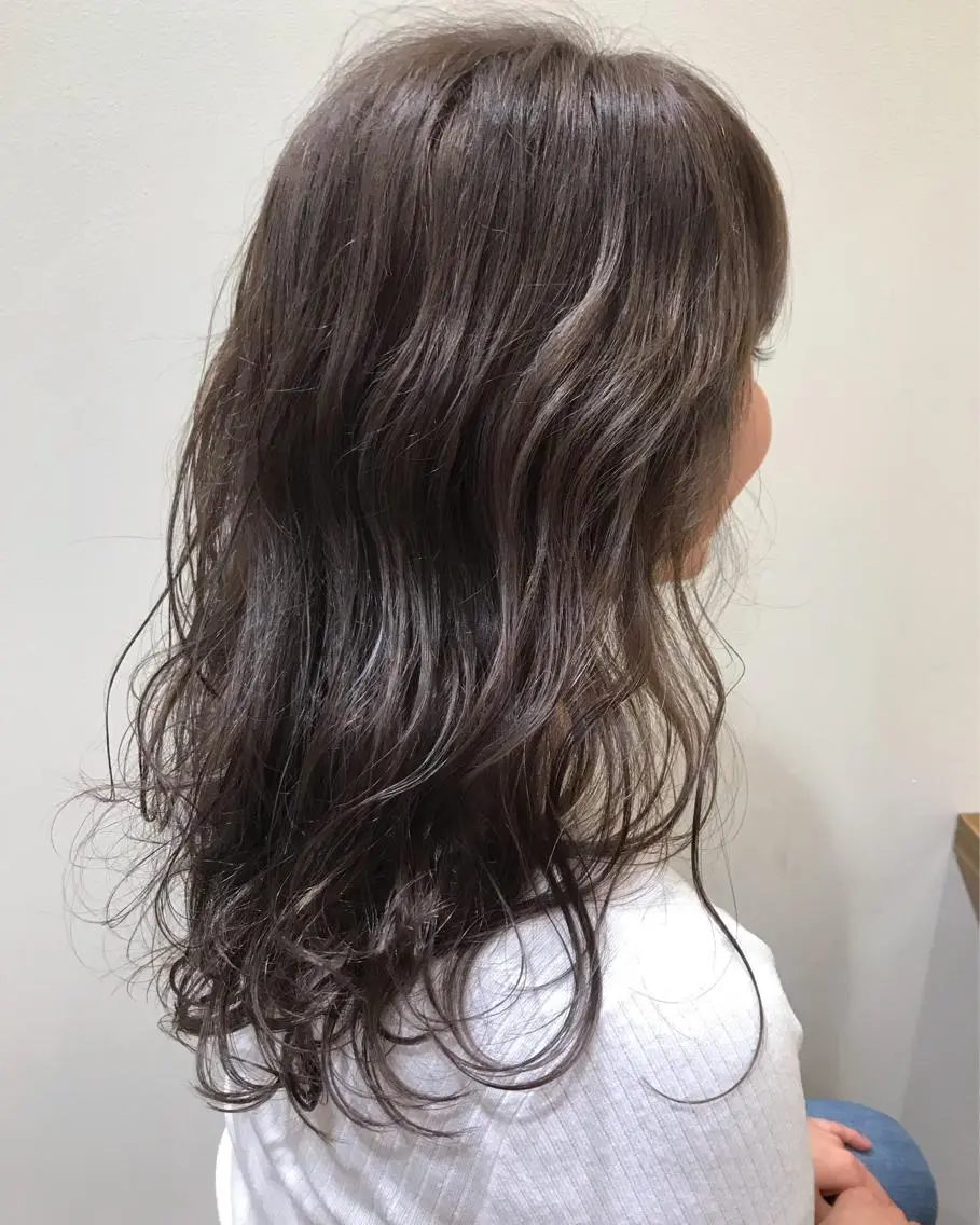 セミロング カラー 🍋透け感カラー🍃 オリーブ🍐Kahoのヘアスタイル