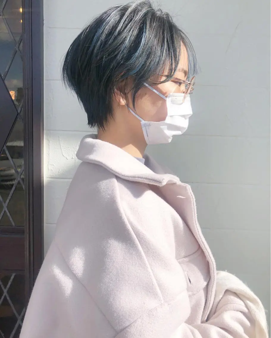 ショート カラー ブリーチ ハイライトカラー ハイライト カット ヘアカラー 江原 彩華のヘアスタイル