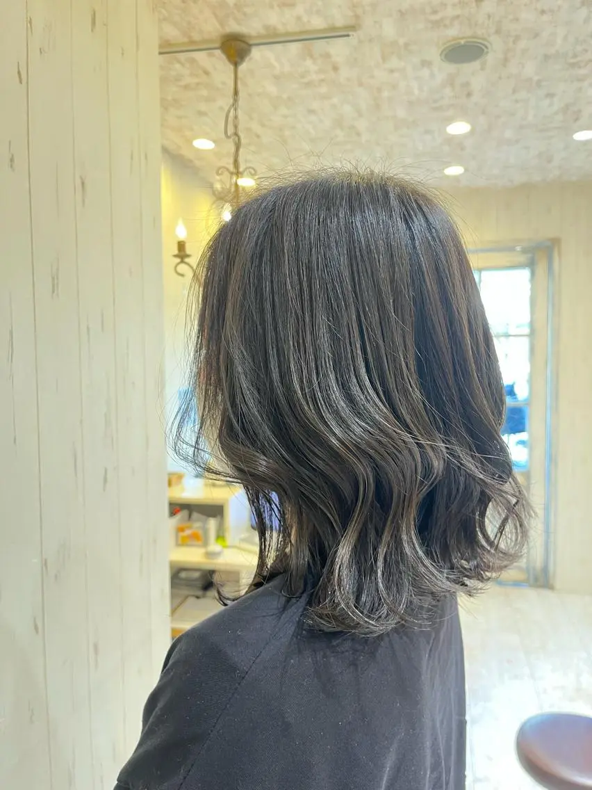 ミディアム カラー カット ヘアカラー トリートメント Ｕｋａ .のヘアスタイル