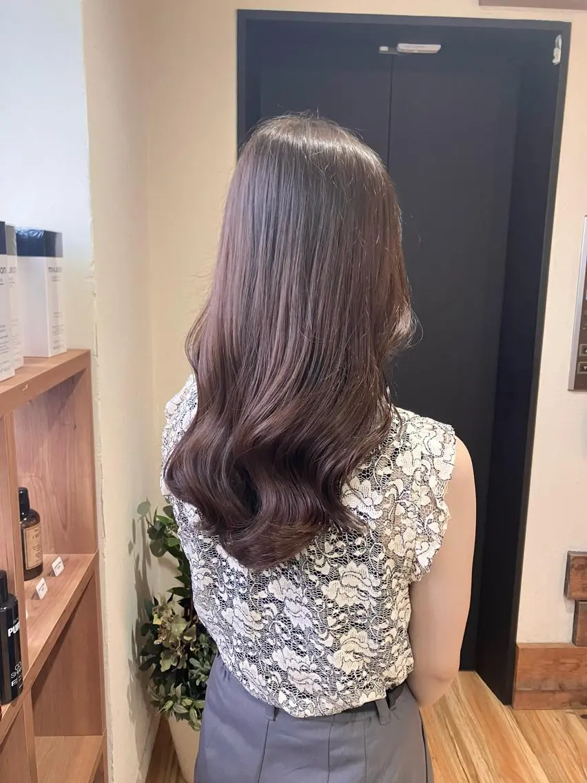 ロング ハイライト ヘアカラー 梅山 美侑のヘアスタイル