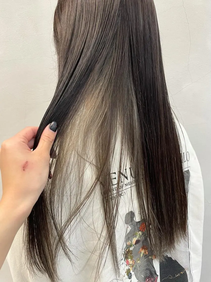 カラー グレージュ miu .のヘアスタイル