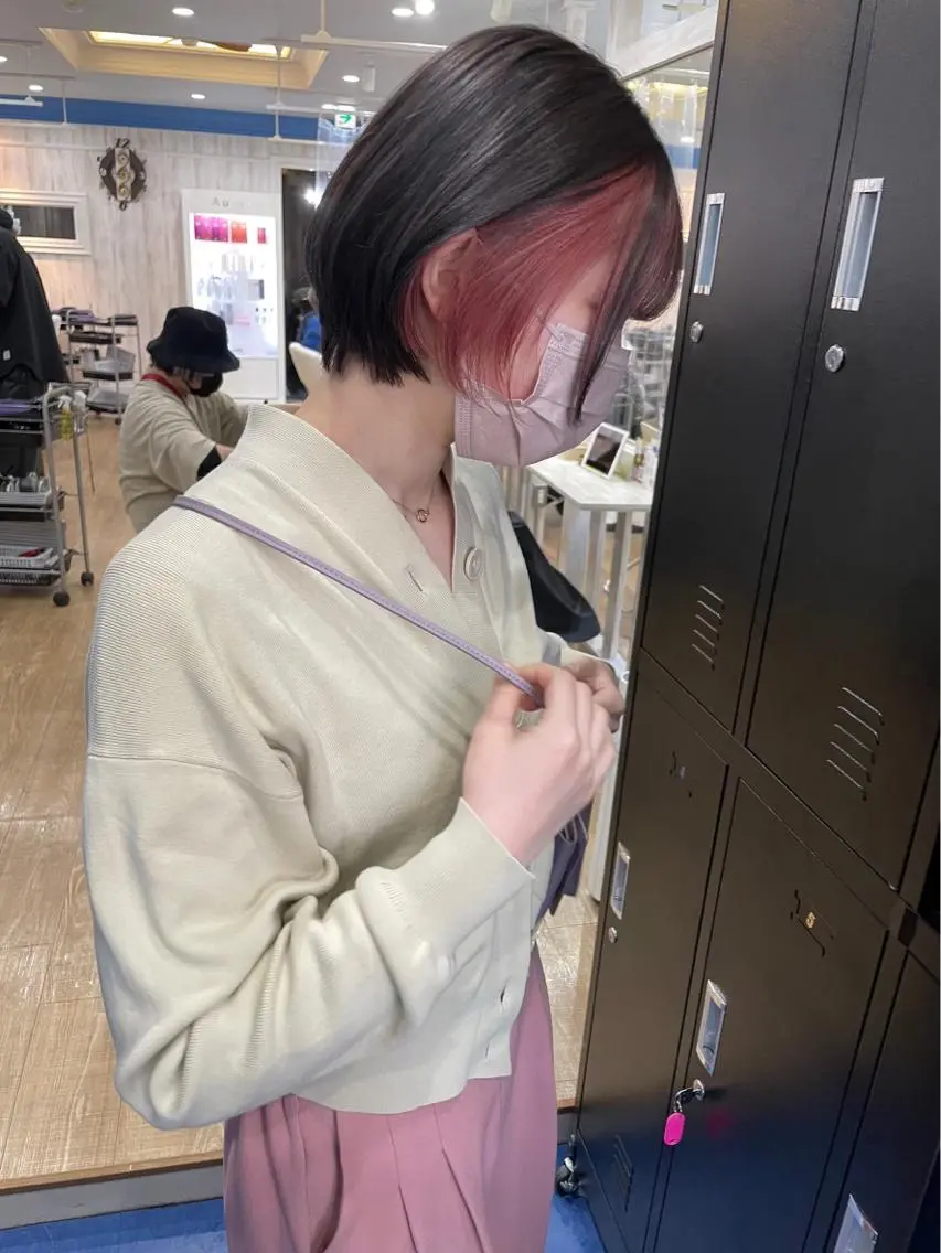 カラー white.梅田 デザインカラー🦄のヘアスタイル