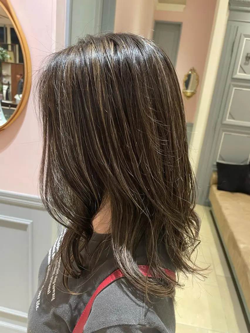セミロング ハイライト カットモデル ヨネダのヘアスタイル