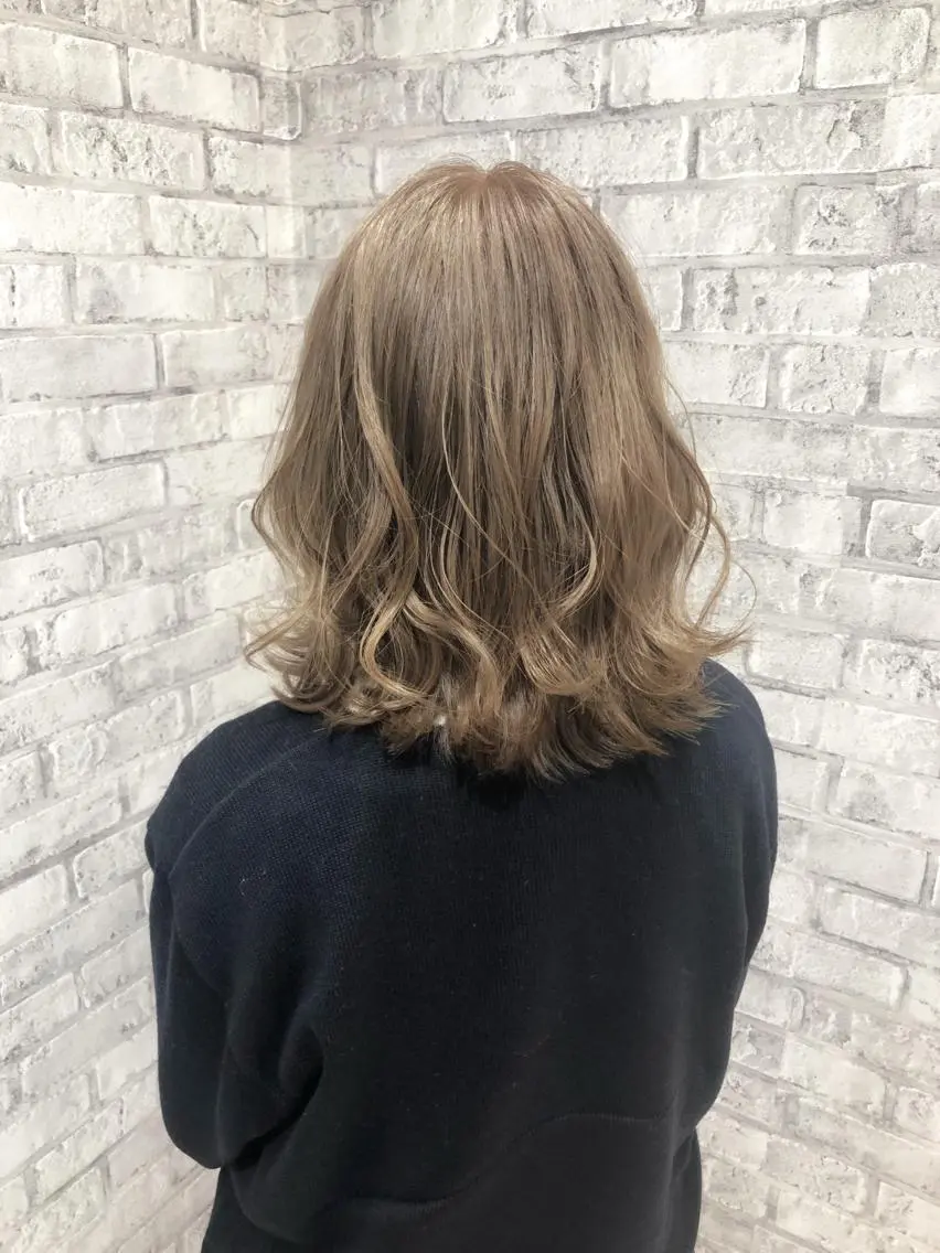 カラー ヘアアレンジ ベージュカラー ブリーチ ケアブリーチ ミルクティーベージュ ヘアカラー トリートメント 秋山 幸太のヘアスタイル