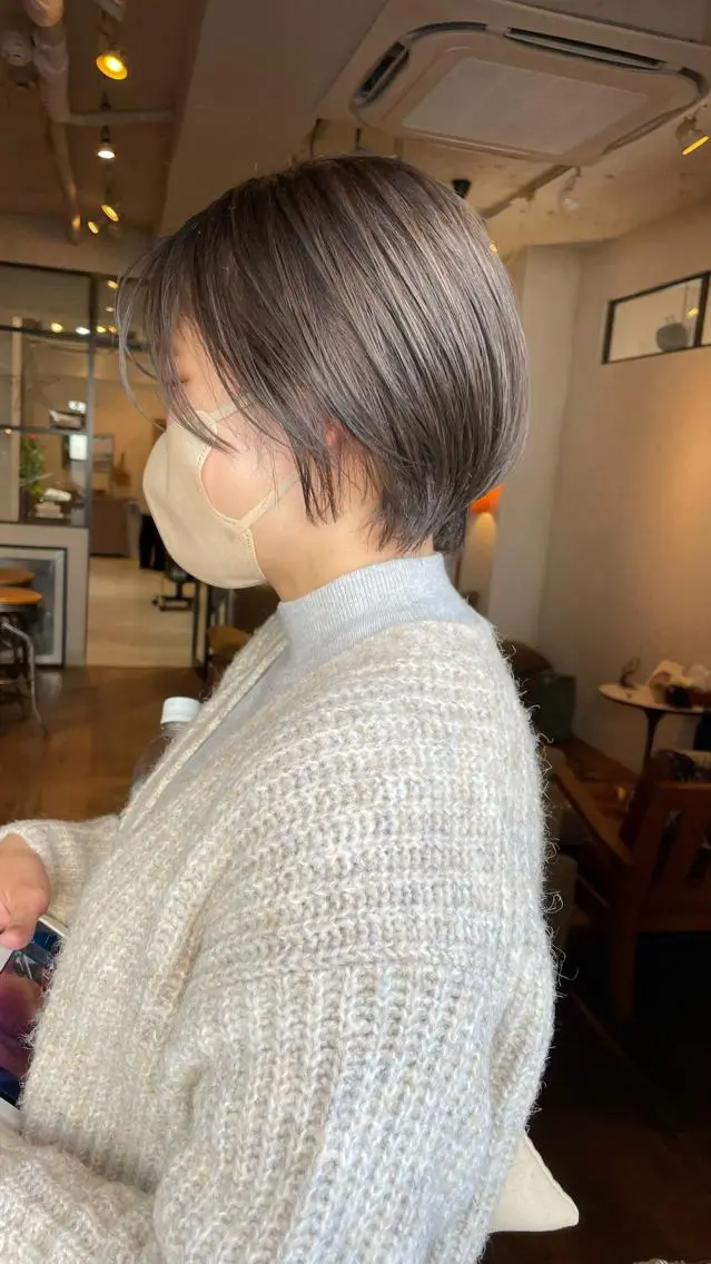 ショート カラー ブリーチ ブルーカラー ブルージュ 透明感カラー ダブルカラー ファッションに 溶け込むstyleのヘアスタイル