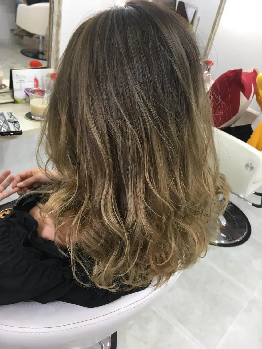 セミロング カラー 髪質改善 中川 翔のヘアスタイル