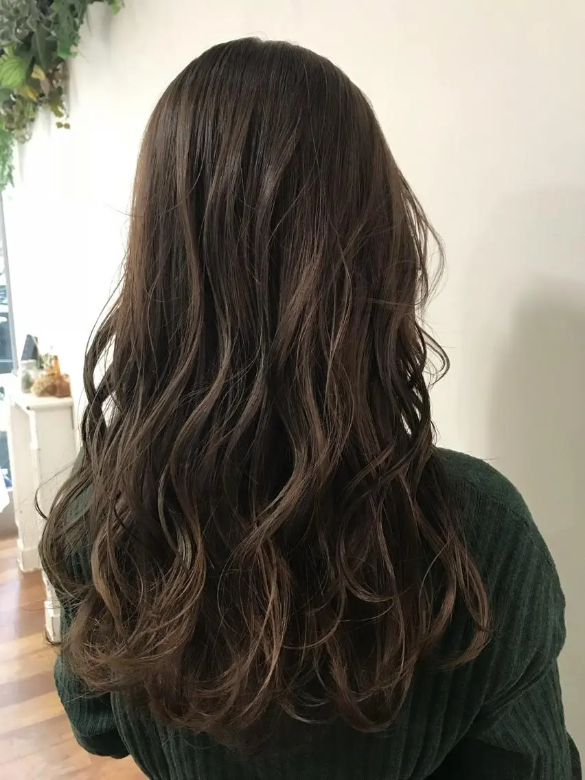 ロング カラー いけだ　ひかり ハイライトくびれヘアのヘアスタイル