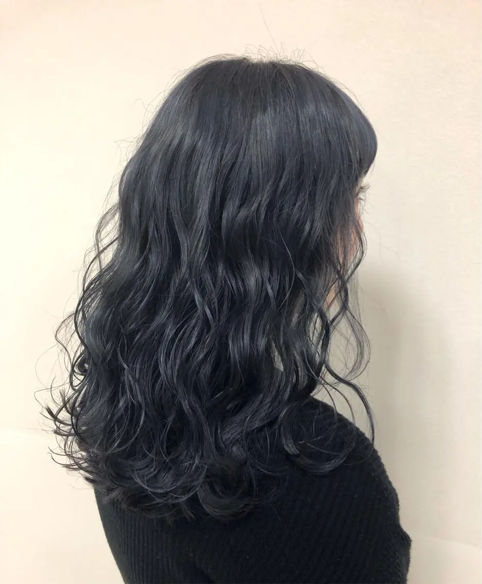 セミロング カラー ヘアアレンジ ブリーチ ブルーカラー ネイビーカラー パープルカラー enurk店 🍋 M I K U  *のその他イメージ
