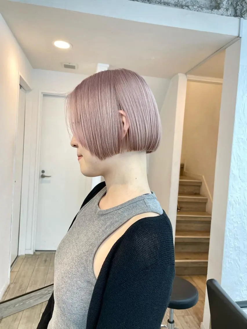 ショート カラー ベージュカラー ミルクティーベージュ ホワイトベージュ ヘアカラー トリートメント ヘアセット ハイトーン×レイヤー ／遠藤将太のヘアスタイル