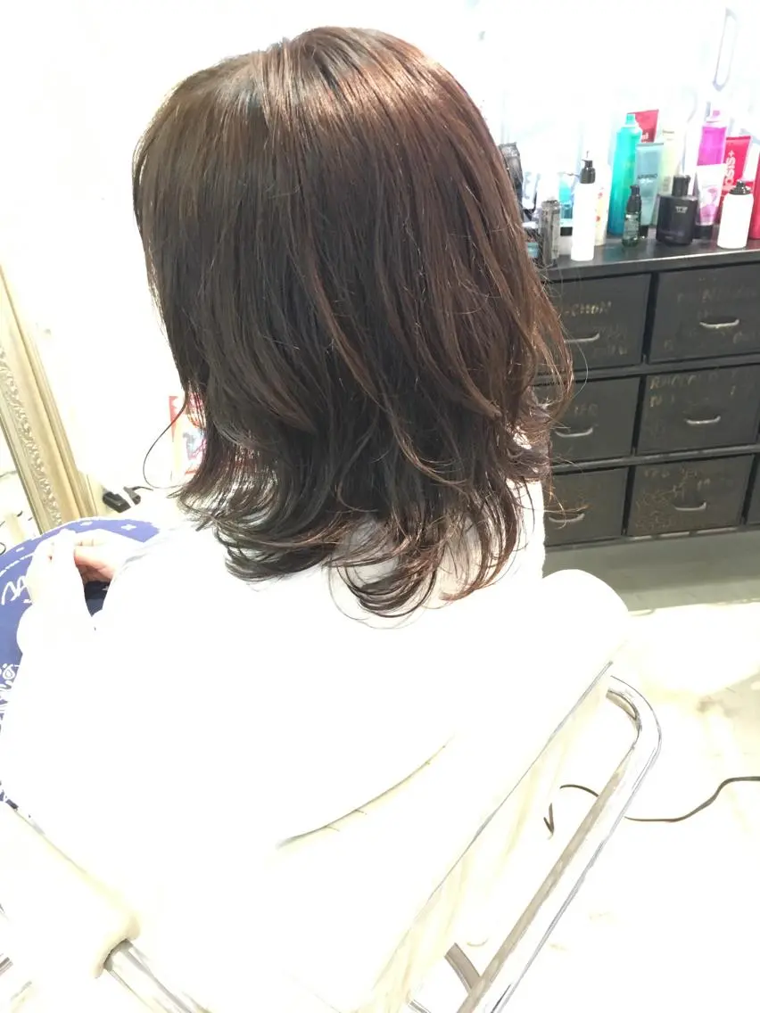 ミディアム カラー レイヤーカット ローレイヤー カット ヘアカラー CALMHAIR 五十實淳のヘアスタイル