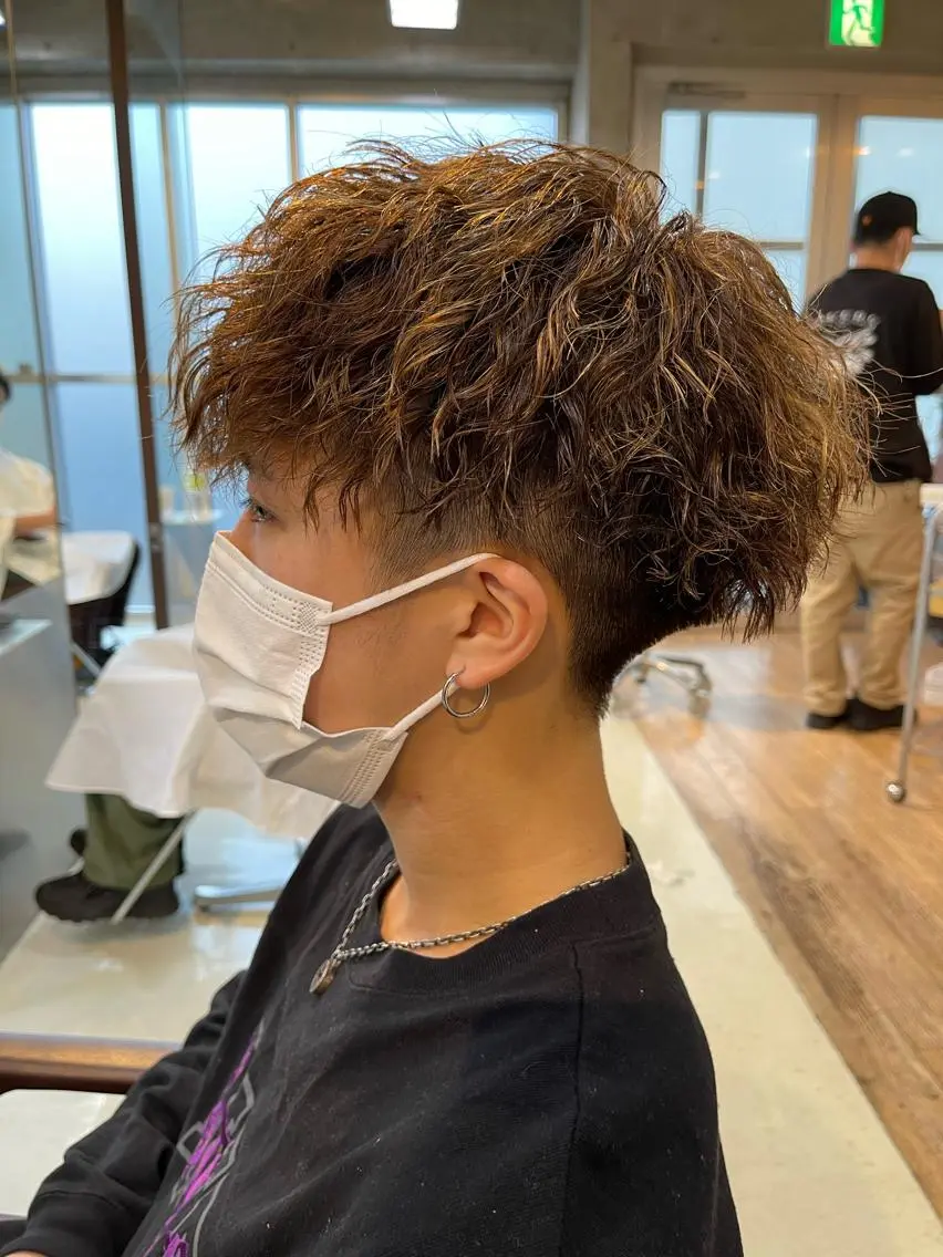 パーマ メンズ メンズパーマ メンズツイストパーマ ツイストパーマ カット パーマ トリートメント ショートヘア原宿 fifth コシのヘアスタイル