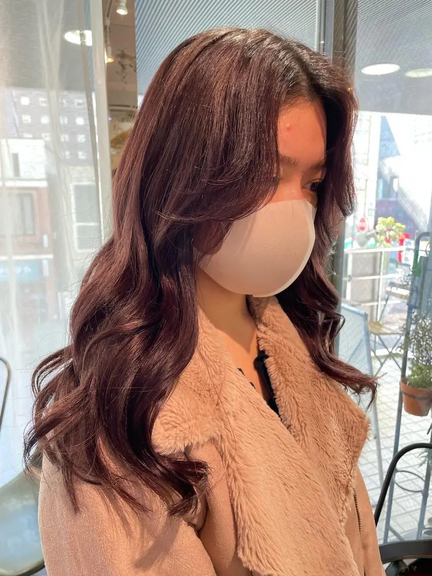 ロング カラー グレージュ ラベンダーカラー ラベンダーグレージュ ラベンダーグレー 韓国風ヘア aya/小顔レイヤー /柔らかカラーのヘアスタイル