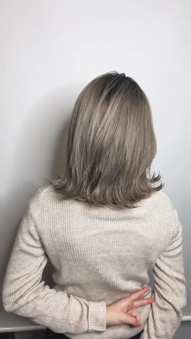 ミディアム カラー NINE+/代表 ブリーチ特化型サロンのヘアスタイル
