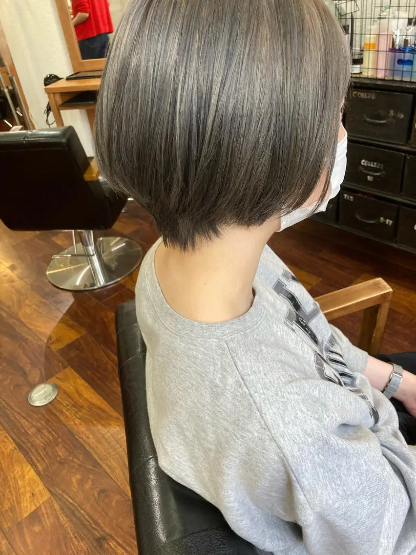 ショート カラー アッシュ ブリーチ シルバー シルバーアッシュ 小木曽智美 /ボブ/ショートのヘアスタイル