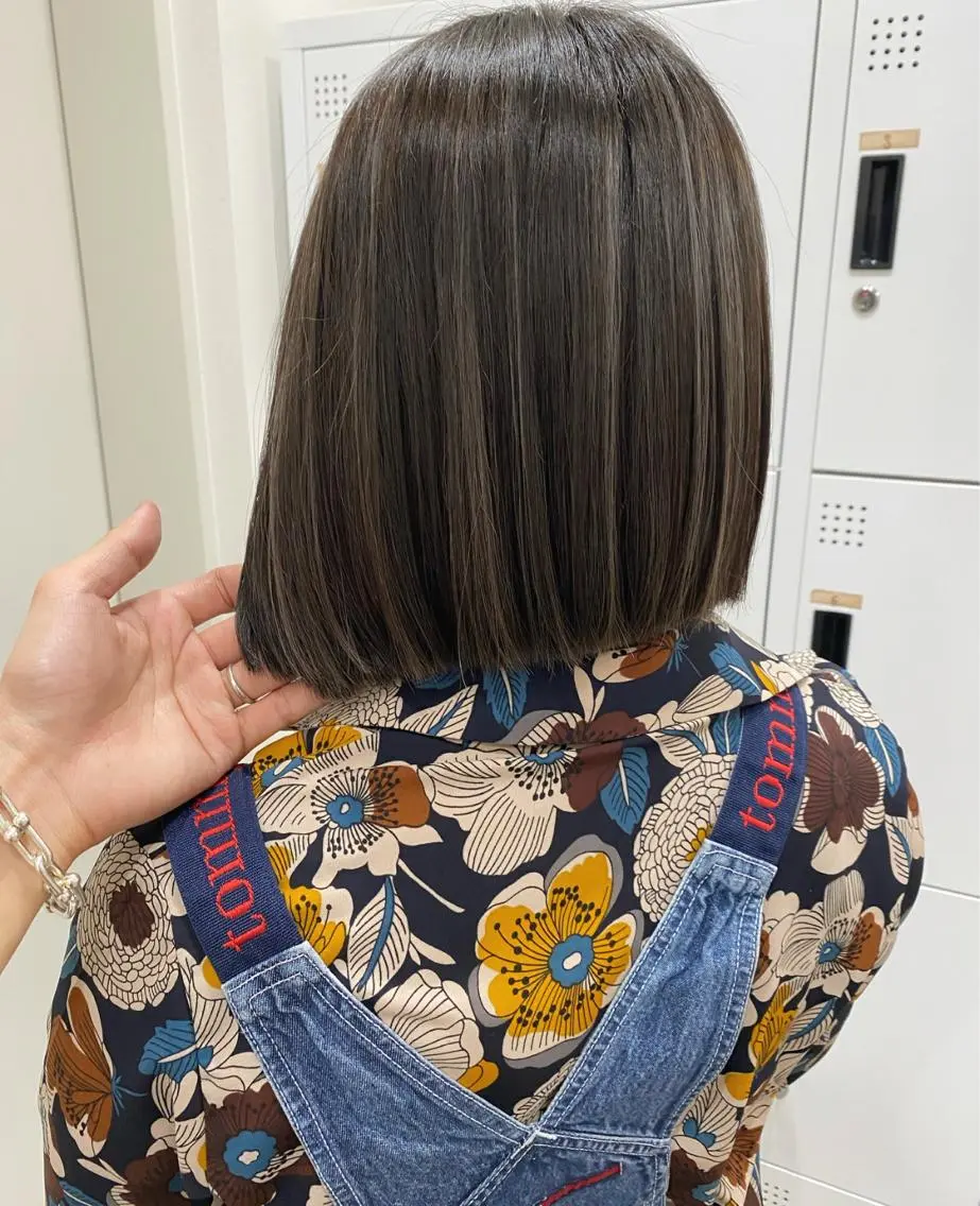 ミディアム カラー パーマ ヘアアレンジ メンズ キッズ ネイル マツエク・マツパ カット ヘアカラー ハイライト、レイヤー カット/西梅田/中西のヘアスタイル