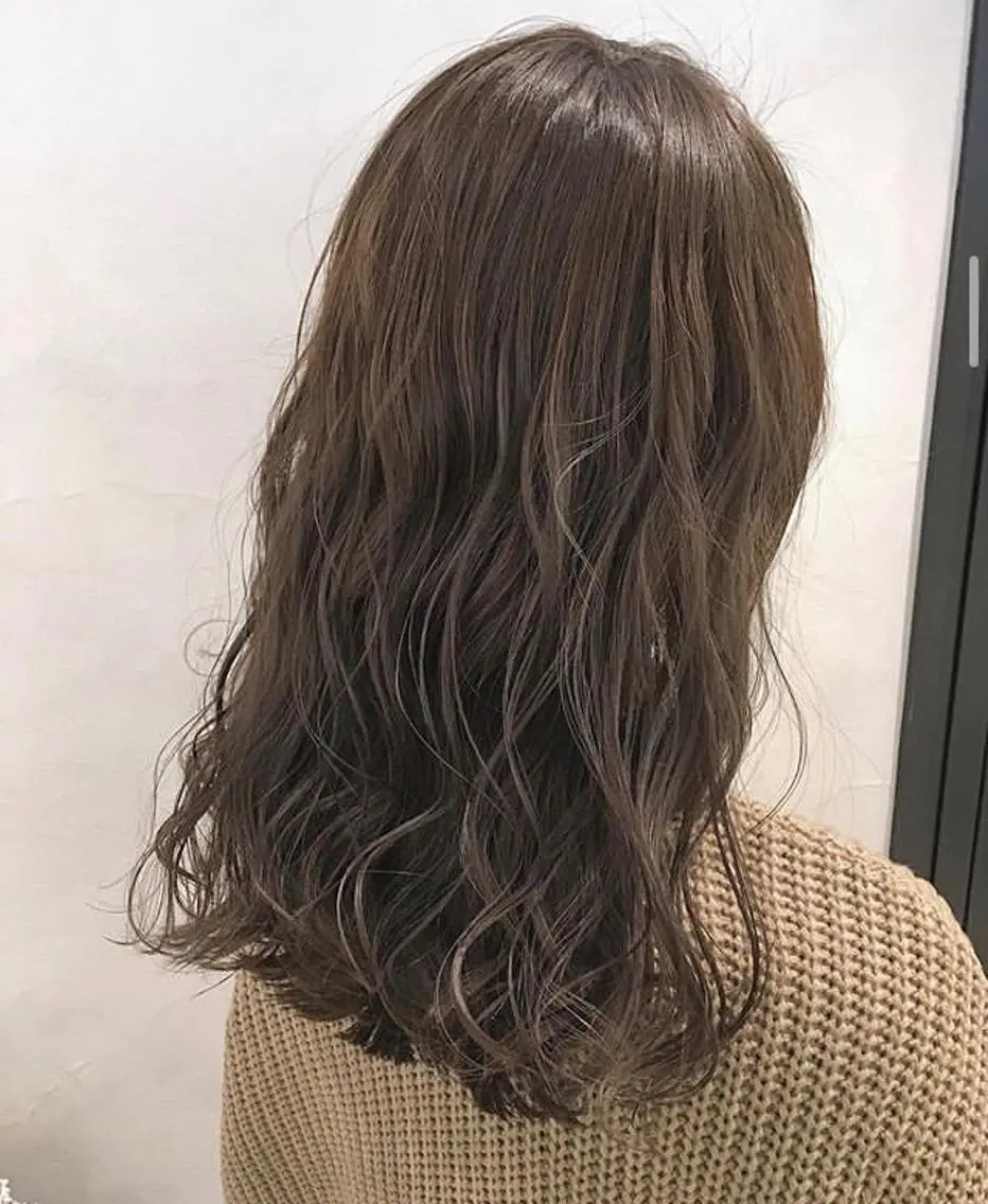 ロング カラー ヘアアレンジ アッシュ ベージュカラー ブリーチ ブルーカラー 外国人風カラー エグチ アキラのヘアスタイル
