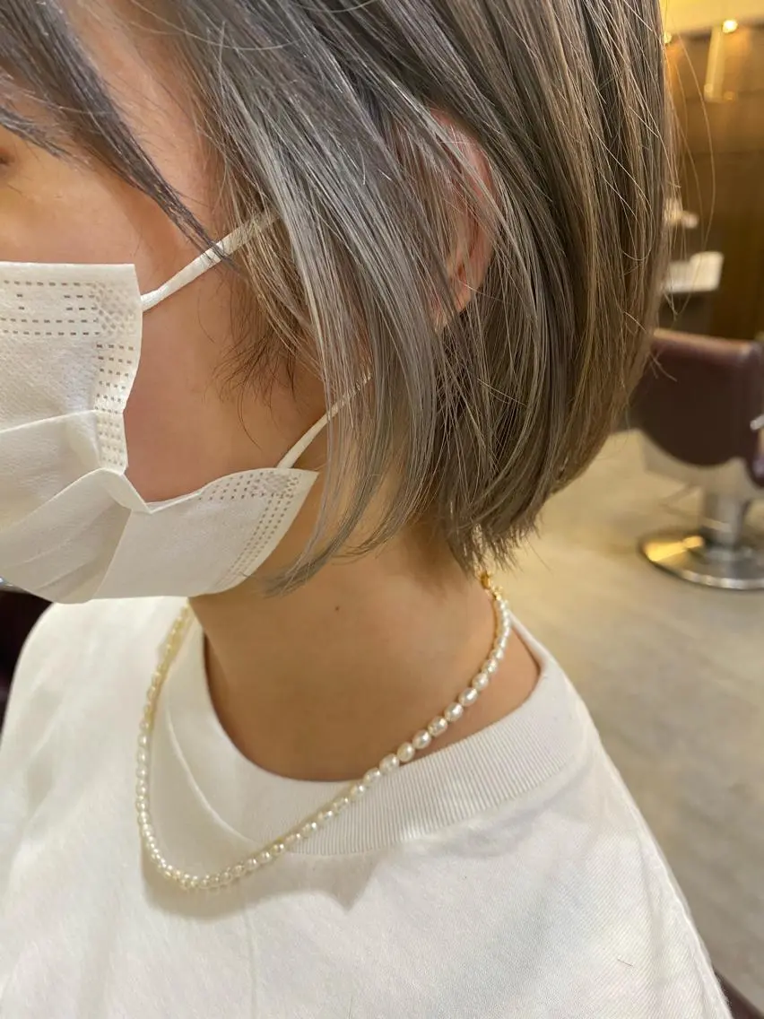 ショート カラー パーマ ヘアアレンジ メンズ キッズ ネイル mana 暖色カラーカットのヘアスタイル