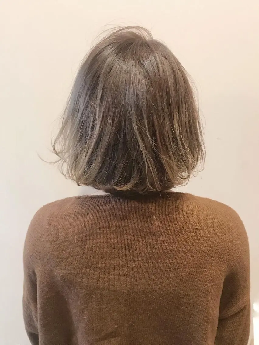 ミディアム カラー ヘアアレンジ アッシュ ベージュカラー 中村 梨沙のマツエク・マツパデザイン