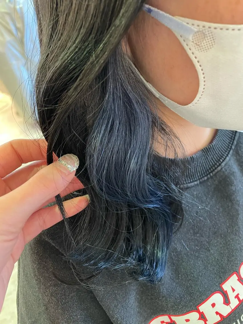 セミロング カラー ブリーチ ブルーカラー ULUA吉祥寺🌷 AYUMIのヘアスタイル