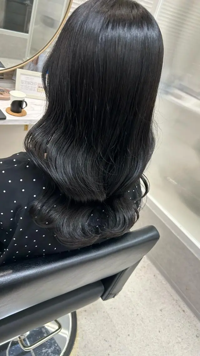 セミロング カラー 黒髪 ブルーカラー ブルーブラック ヨシンモリ 韓国風ヘア カット ヘアカラー トリートメント 韓国風/髪質改善 SENAのヘアスタイル
