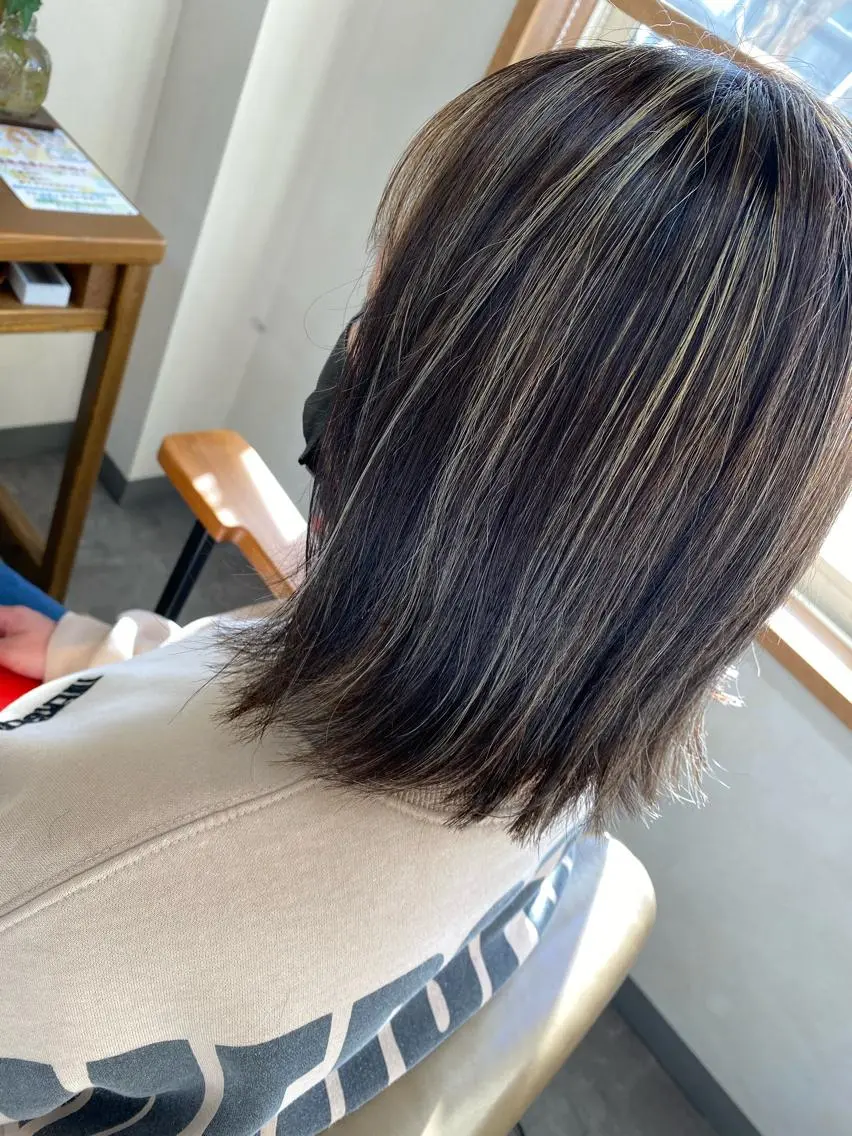ミディアム ボブ ハイライト カット ヘアカラー トリートメント 永沼 真依のヘアスタイル