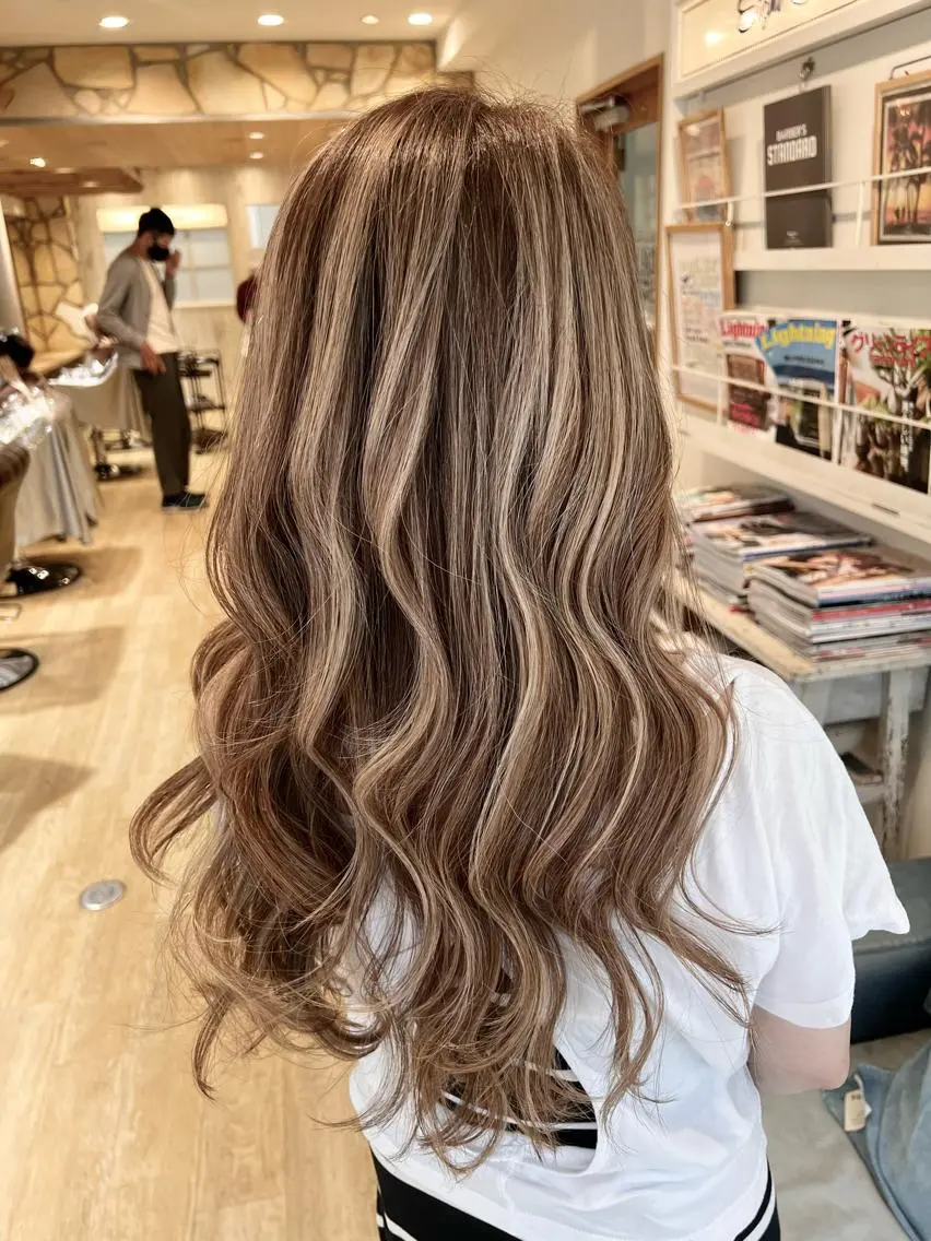 セミロング ハイライト ヘアカラー トリートメント 渋谷ハイトーン/ デザインカラー阿部のヘアスタイル