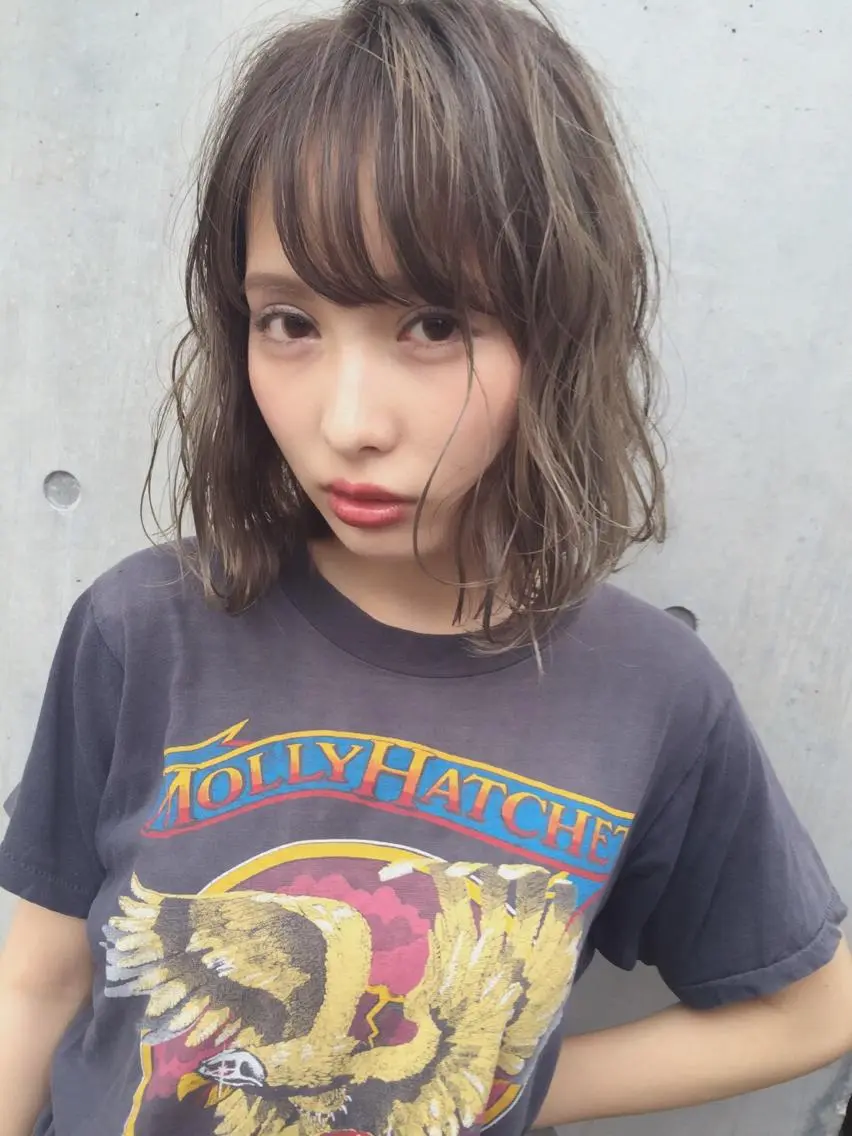 ショート アッシュ ハイライト 透明感カラー🌿ボブ ✨飛田 ケイのヘアスタイル