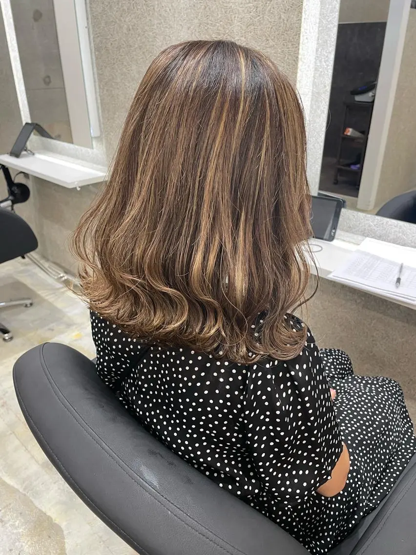 ミディアム ヘアカラー トリートメント 韓国風レイヤー ハイトーンRYOTAのヘアスタイル
