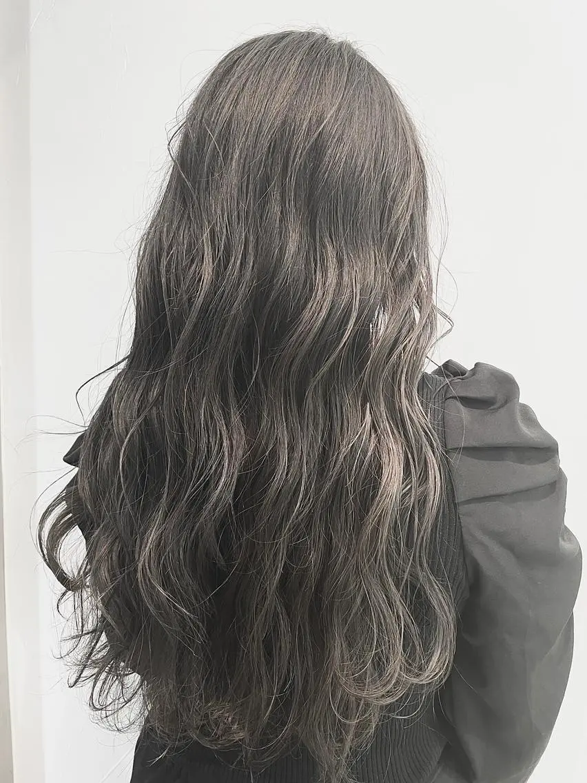 ロング ハイライト レイヤーカット 齋藤 尋真のヘアスタイル