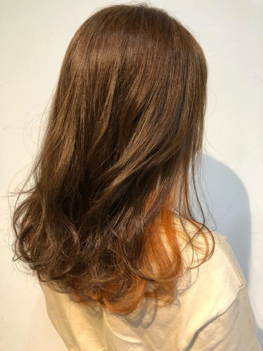 セミロング カラー サワタ ミサのヘアスタイル