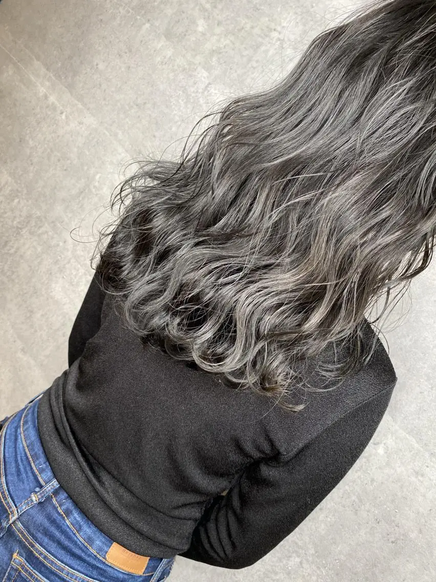 ミディアム カラー _WHITE 天王寺のヘアスタイル