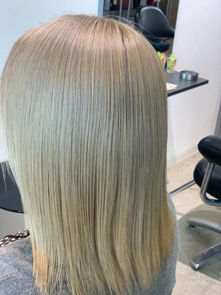 ミディアム Lilly 中谷友里のヘアスタイル