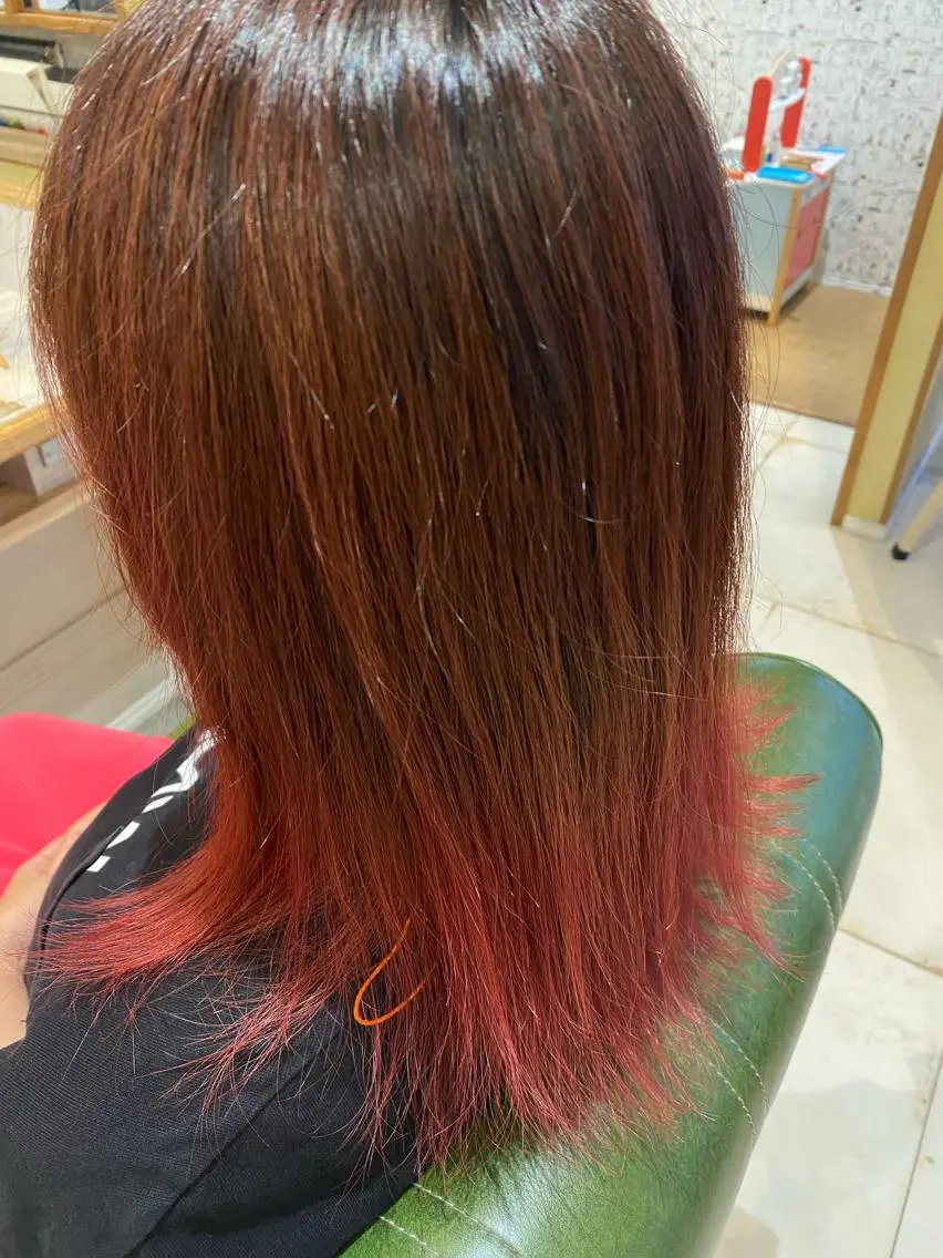 ミディアム カラー グラデーションカラー レッドカラー 床櫻 唯のヘアスタイル
