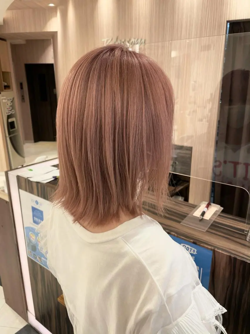 ミディアム カラー ブリーチ ケアブリーチ ハイトーンカラー ピンクカラー 美髪カラー✨本間 貴広のヘアスタイル