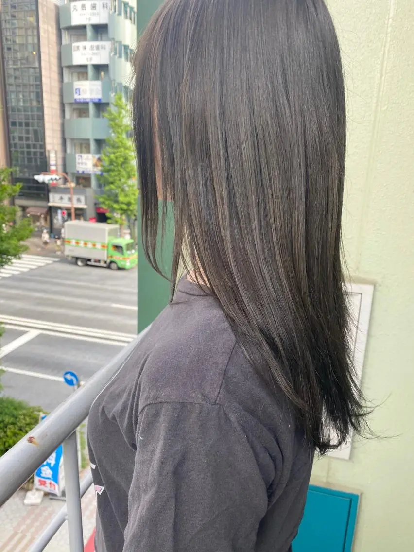 ロング カラー アッシュ moanin モーニンのヘアスタイル