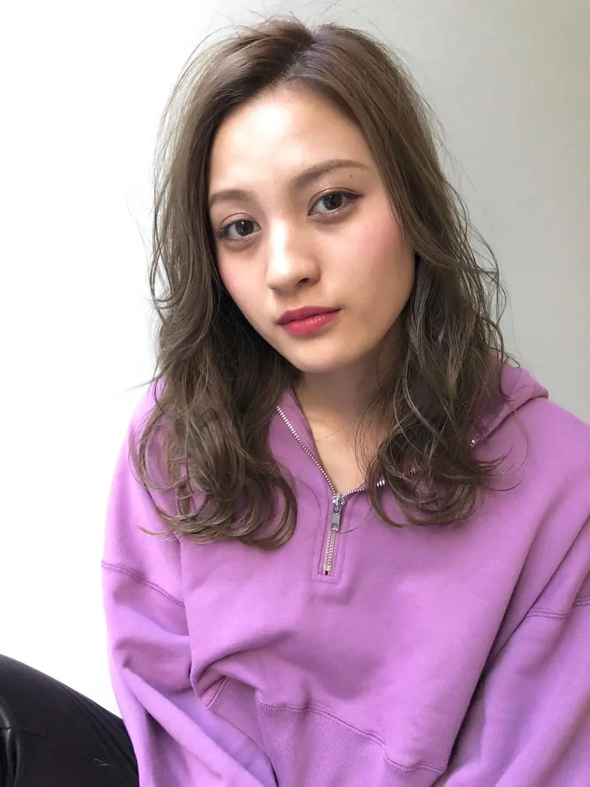 セミロング カラー パーマ ヘアアレンジ グレージュ ラベンダーカラー ラベンダーグレージュ ラベンダーグレー レイヤーカット 酸性縮毛矯正のプロ 杉山玲介のヘアスタイル