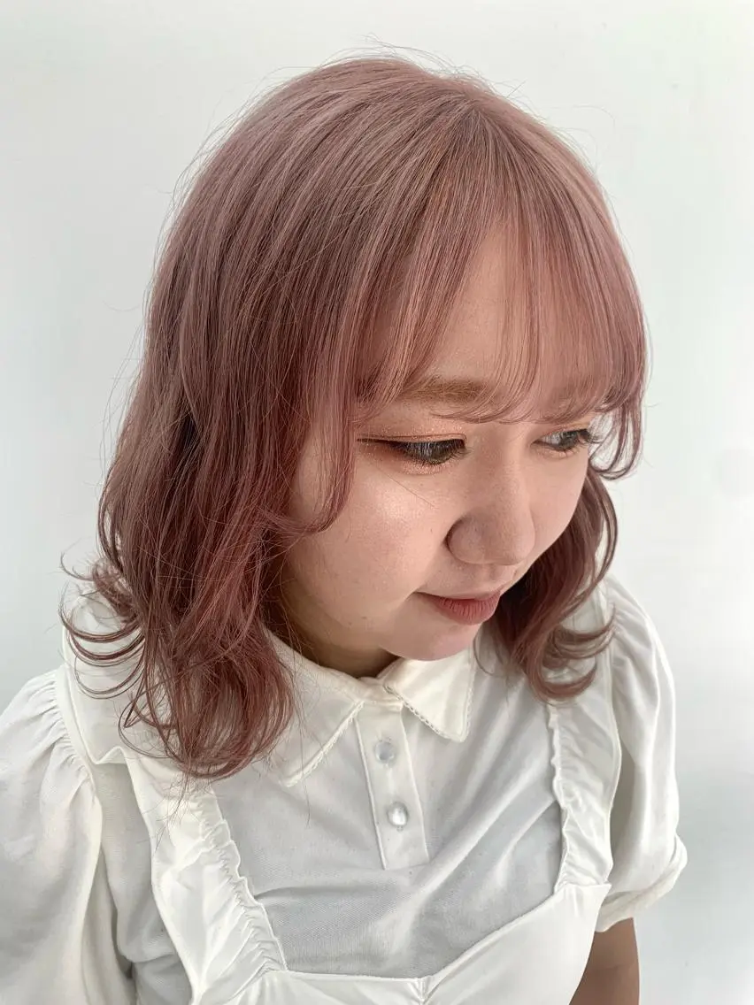 ミディアム カラー ピンクカラー 🫒オリーブ/透け感 レイヤー🌿‬モエカのヘアスタイル
