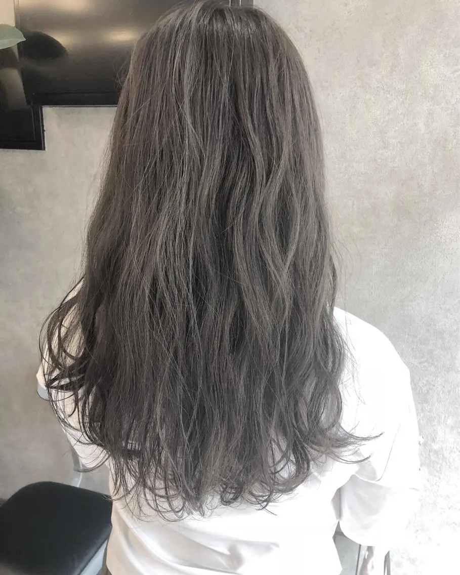 ロング カラー 顔周りレイヤーカット ブリーチminamiのヘアスタイル