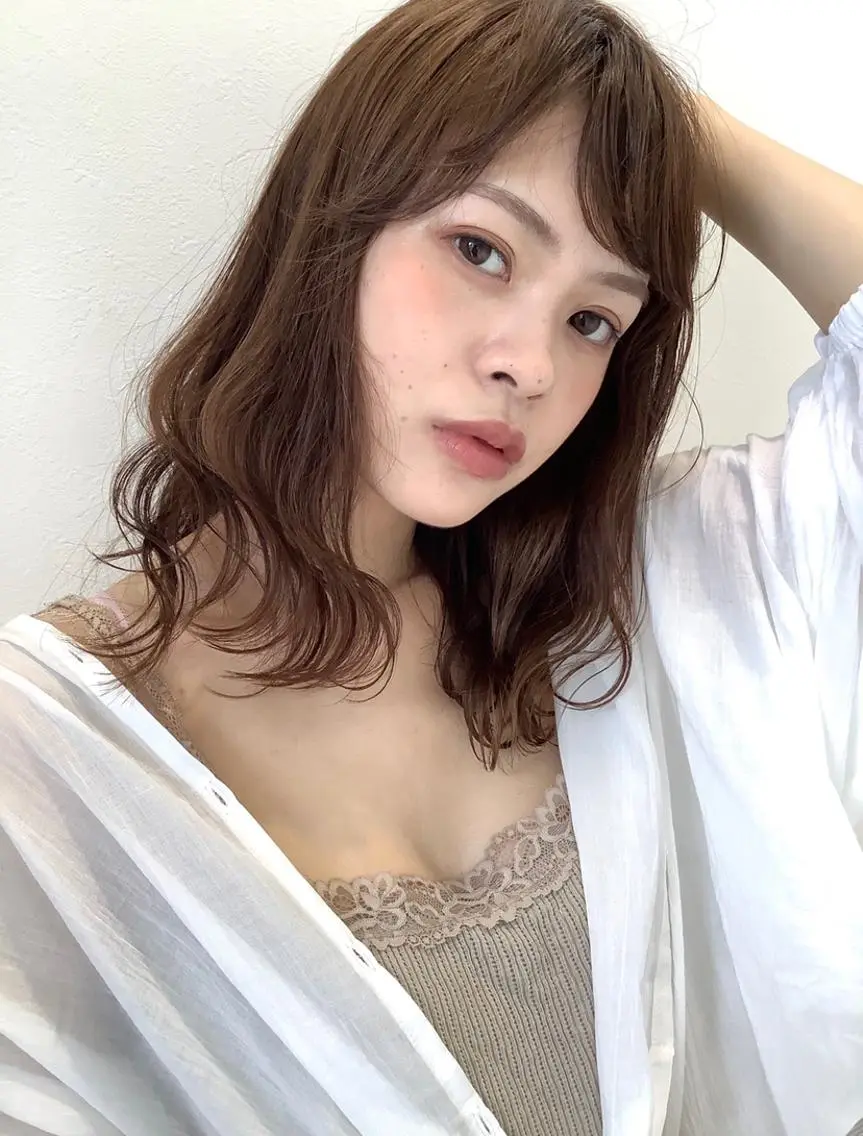 セミロング カラー 透明感カラーブリーチ 🌼シゲモトアヤ🌼のヘアスタイル